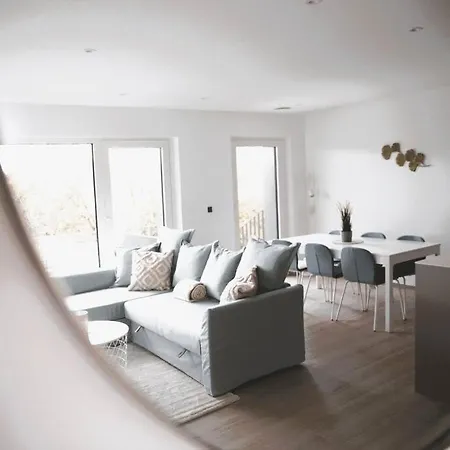 Beautiful Stylish 2br In Kirchberg Διαμέρισμα