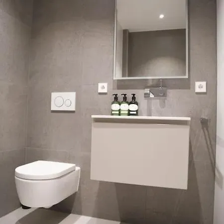 Beautiful Stylish 2br In Kirchberg Lägenhet